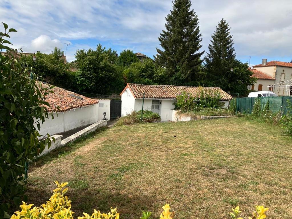 Gite Des Tournesols Oradour-Fanais Exterior photo