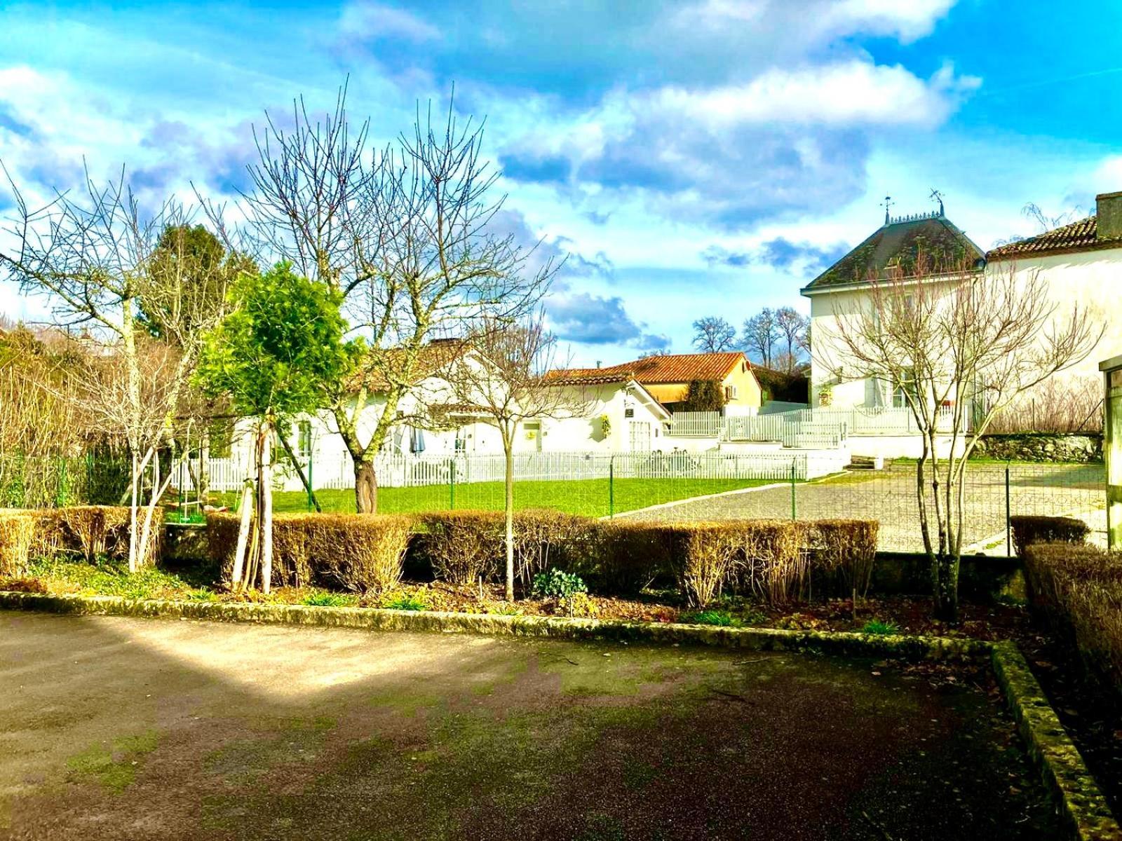 Gite Des Tournesols Oradour-Fanais Exterior photo